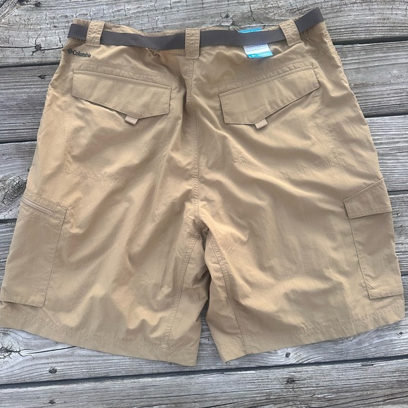 Columbia Men's Tan Cargo Shorts with Belt - Picture 4 of 8
